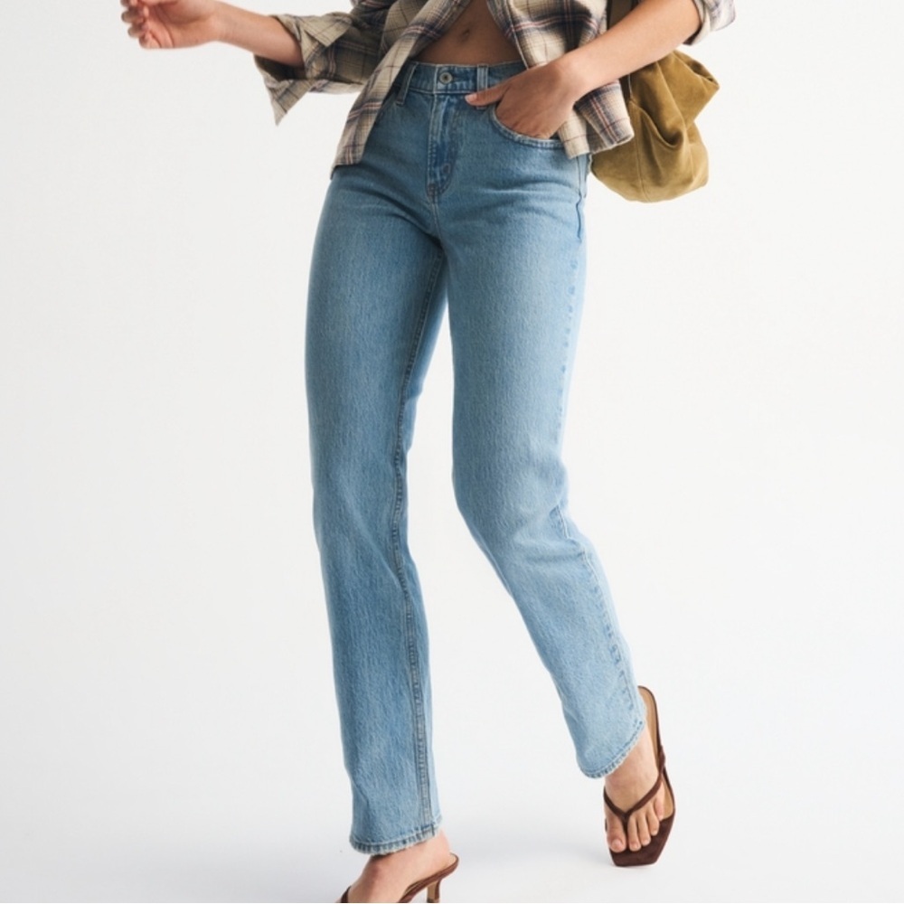 Abercrombie The 90s Straight Leg Mid Rise Jean Women’s Size 27 Light Wash Jeans